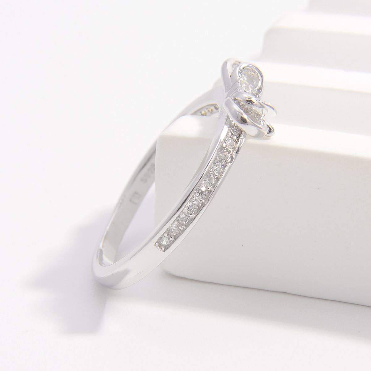 925 Sterling Silver Inlaid Zircon Bow Ring