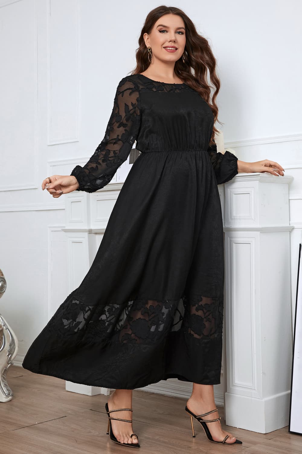 Plus Size Embroidery Round Neck Long Sleeve Maxi Dress