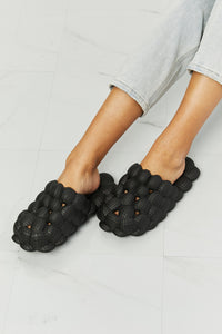 NOOK JOI Laid Back Bubble Slides in Black